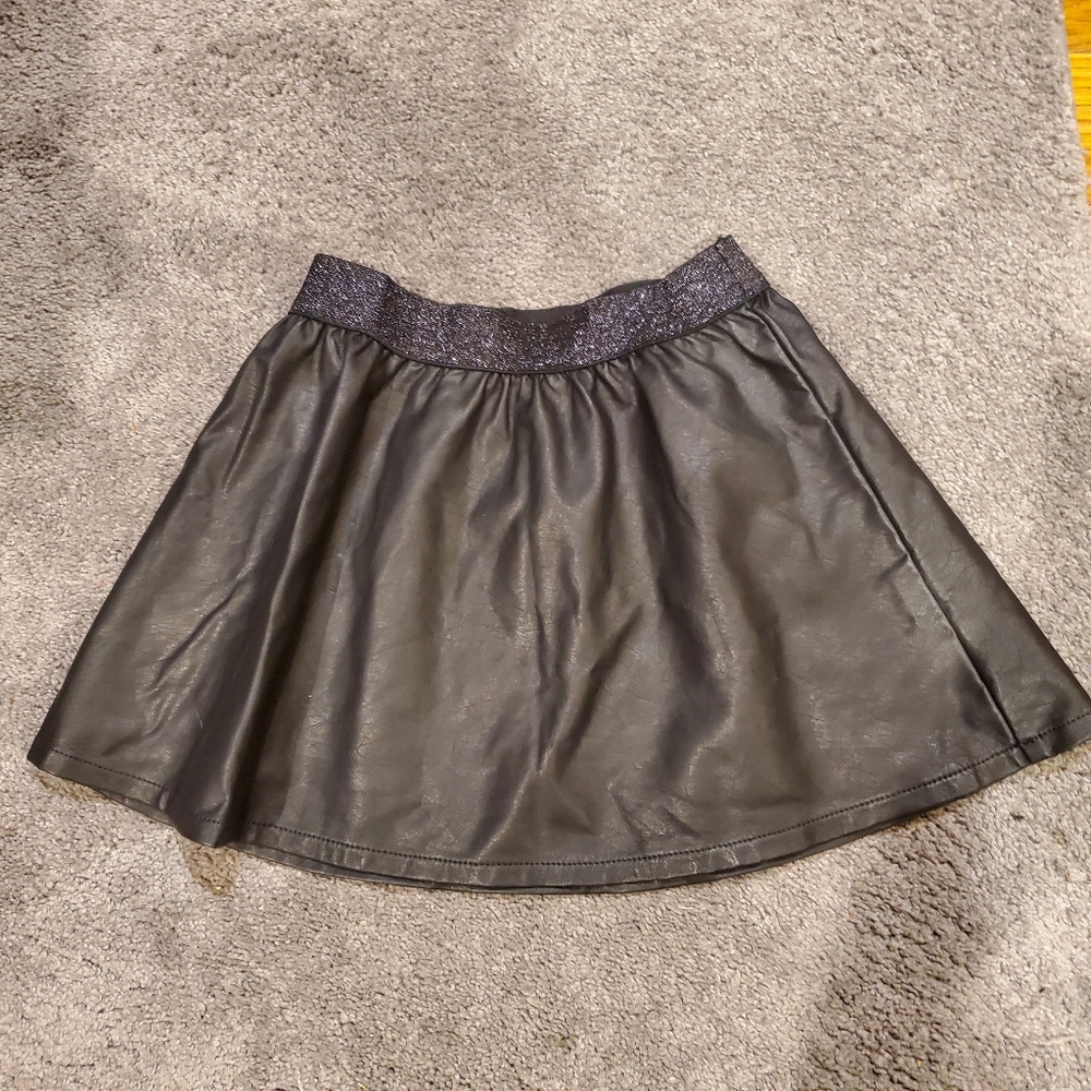 Oshkosh Girls Sz 6 black faux leather skirt
